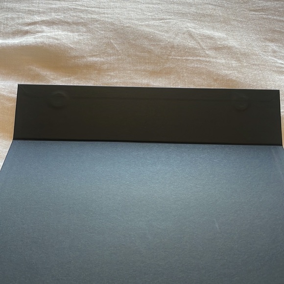 IRO Box w/Magnetic Closure - Picture 7 of 8
